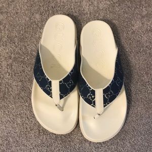 Gucci flip flops. With dustbag and box. Never worn
